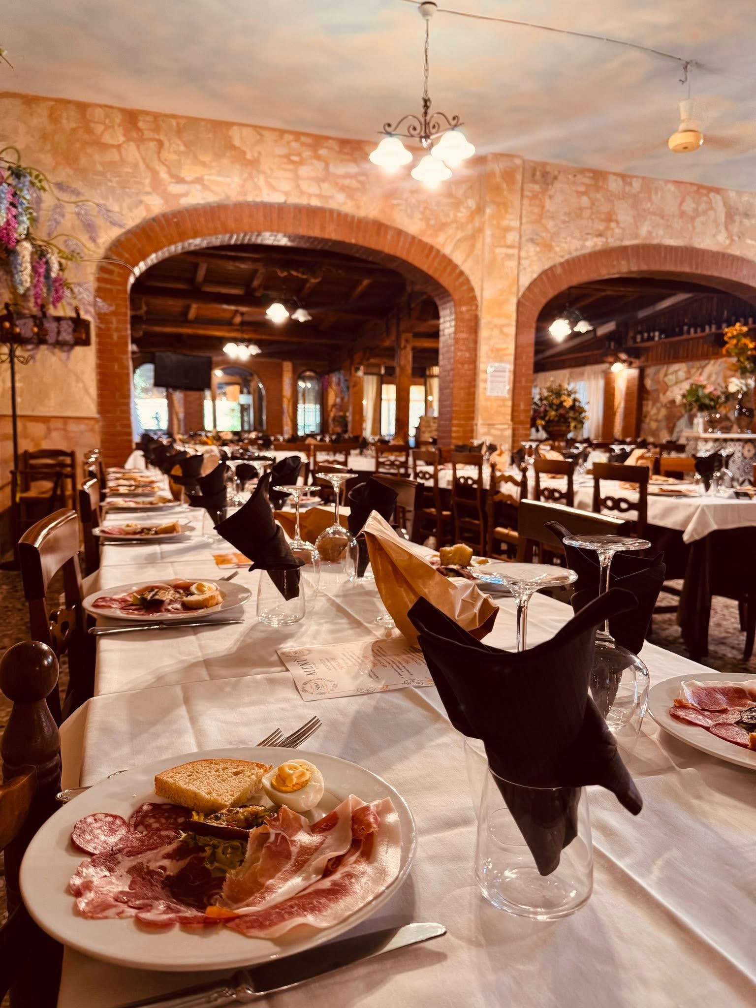 La sala interna del Ristorante Sora Rosa a Rocca Priora, Castelli Romani
